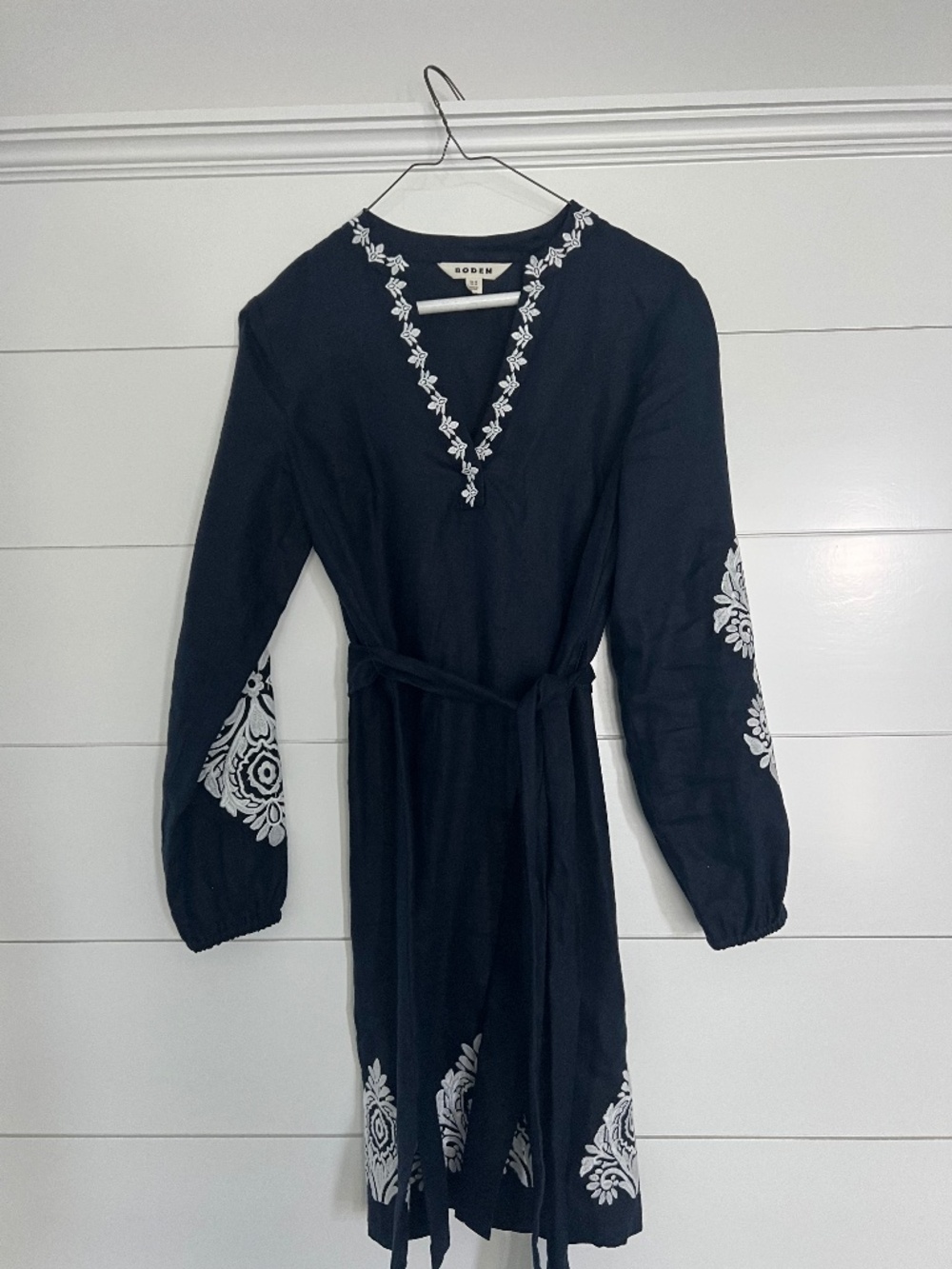 Beautiful Embroidered Linen dress by Boden.  Wear with or without the belt